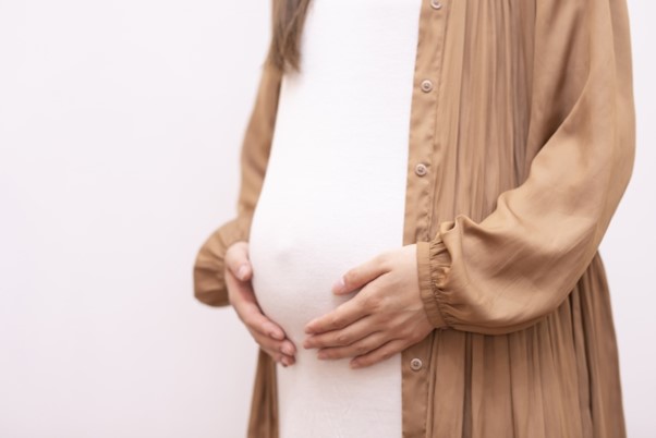 インプラント治療は妊娠中でもできる？ 考えられるリスク6つを紹介