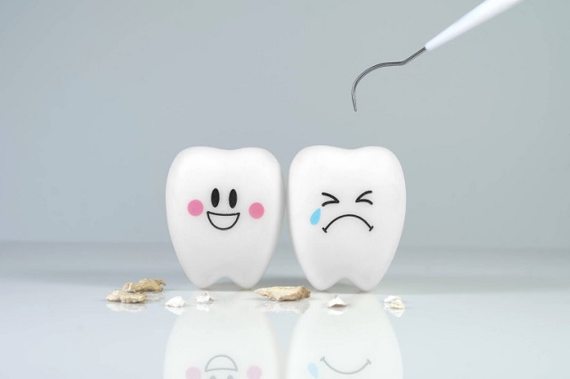 健康な歯と虫歯になった歯のイメージ